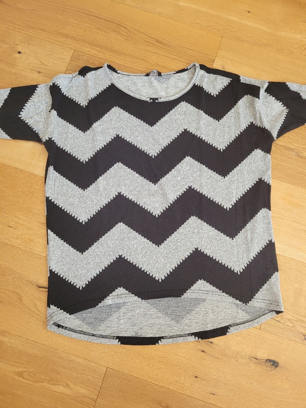 Only Pullover & Sweatshirts: Only Shirt, Grösse L, Zickzack Muster – Gebraucht aus Büren NW von nie_k6382