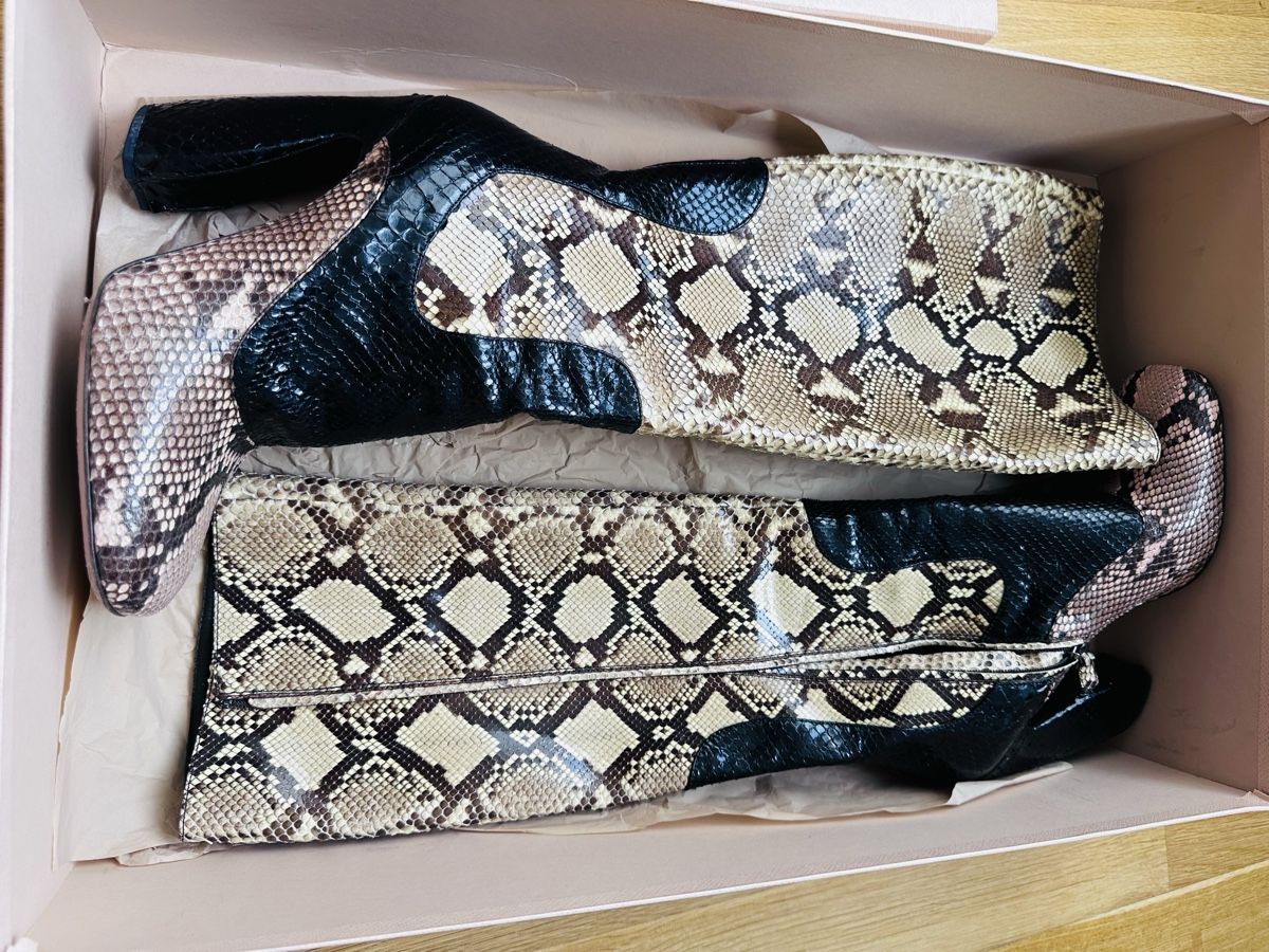 Prada Scarpe da donna: Prada Stiefel Python Leder schwarz beige Grösse 40.5 – Usato da Vevey venduto da ledidream 1
