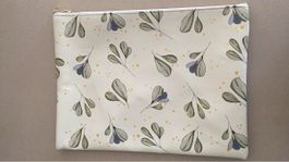 trousse imprimée feuilles, idéale pour l'été!