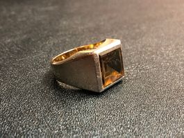 Herrenring mit farbigem Stein aus Gelbgold 18 Karat Au 750