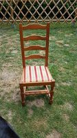 6 chaises en bois et tissus. 50CHF les 6 chaises ;-)