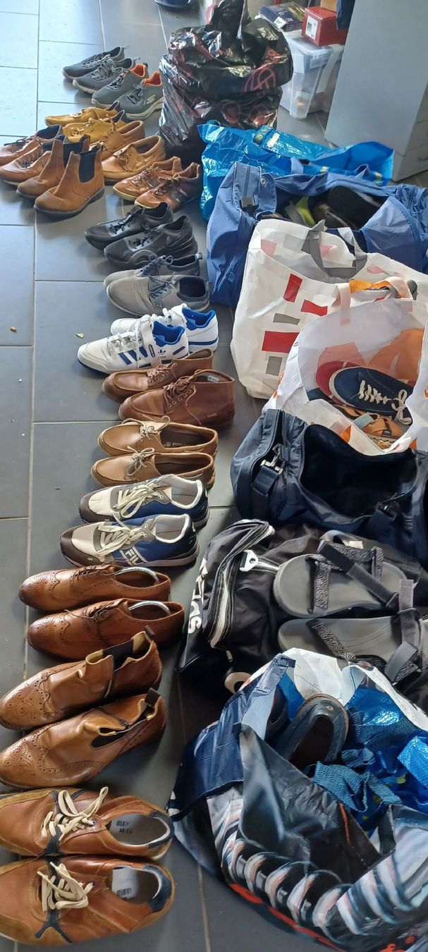 Scarpe da uomo: Schuhe Herren verschiedene Marken export flohmarkt – Usato da Dürrenäsch venduto da Uliu
