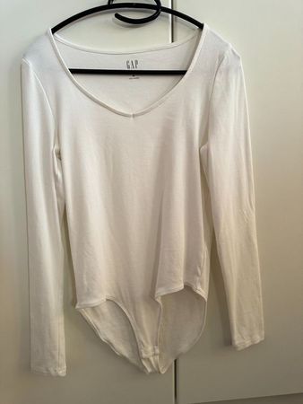 GAP Body langärmlig mit V-Ausschnitt, Gr.M, weiss–neuwertig