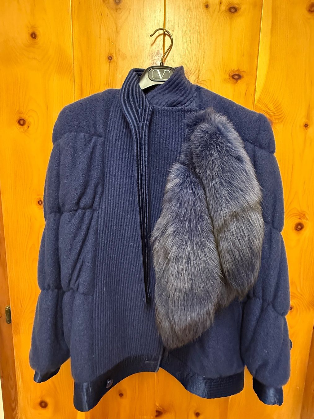 Gianfranco Ferre Giacche: Belle veste GIANFRANCO FERRE avec fourrure. IT46 – Nuovo (secondo la descrizione) da Grund b. Gstaad venduto da PlageNeige 7