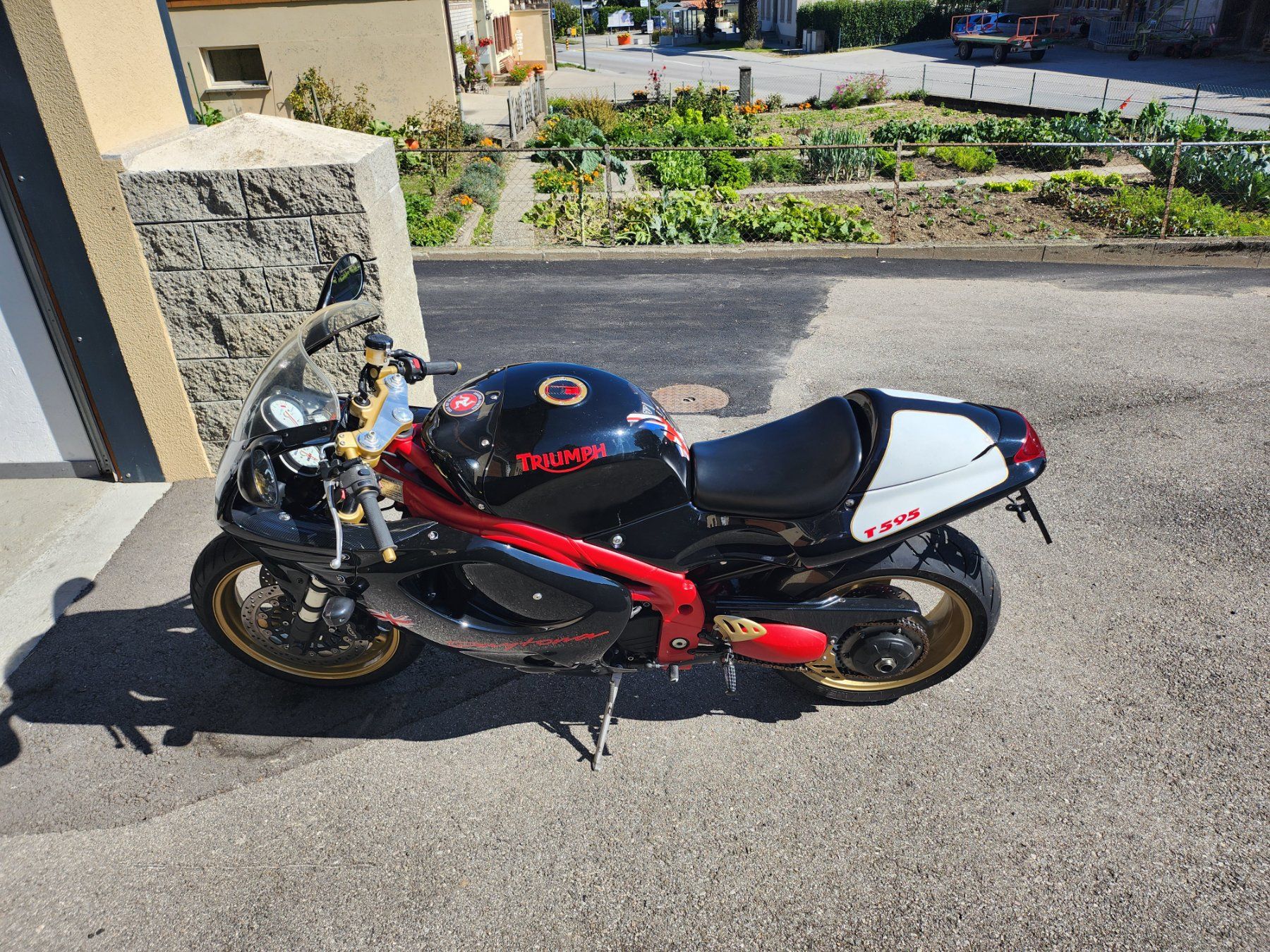 Triumph Strada: Triumph Daytona T595 955i – Usato da Chavannes-les-Forts venduto da Pompadru 1