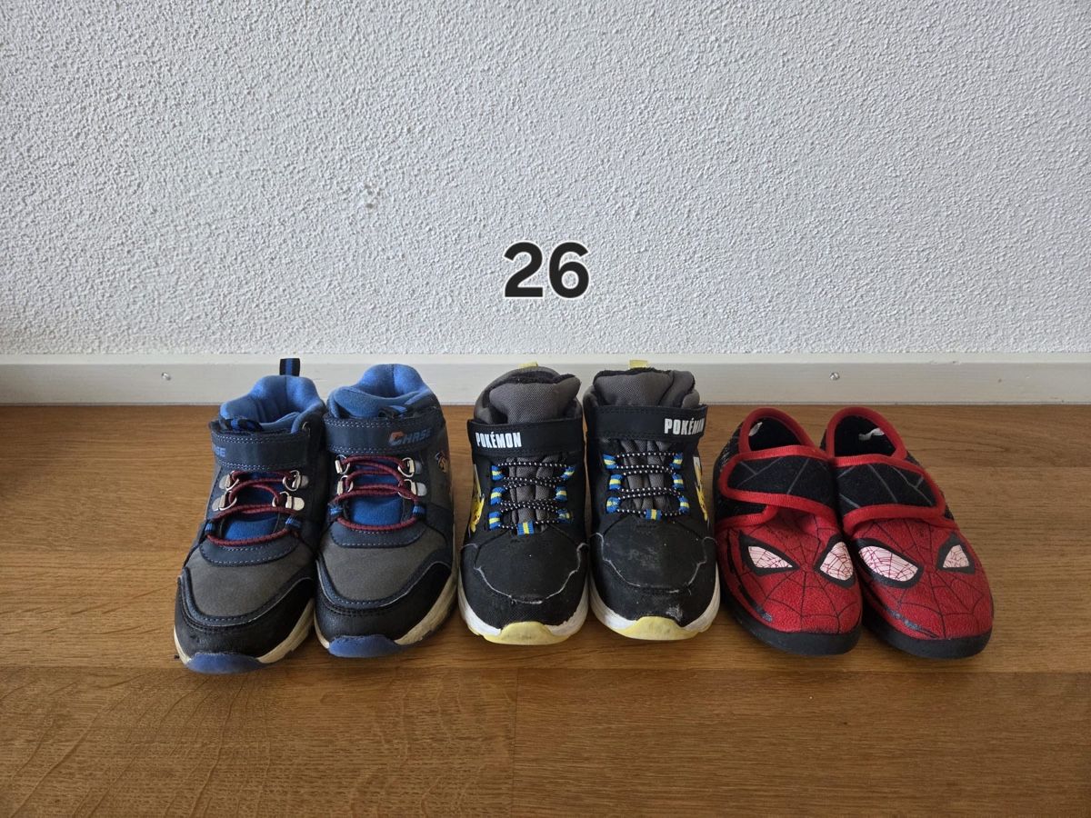 Schuhe für Jungen: Kinder Schuhe 23, 25, 26, 27 – Gebraucht aus Merenschwand von s_19le20 1