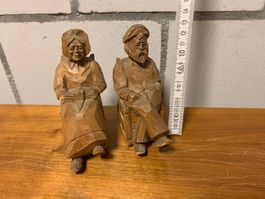 altes Holzgeschitztes Paar
