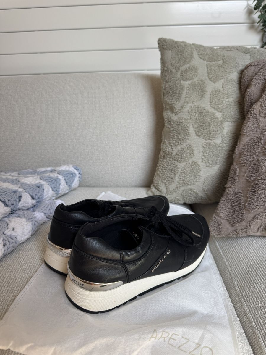 Michael Kors Scarpe da donna: MICHAEL KORS Sneaker Schwarz Leder Grösse 38 – Usato da Winterthur venduto da Flomiverse