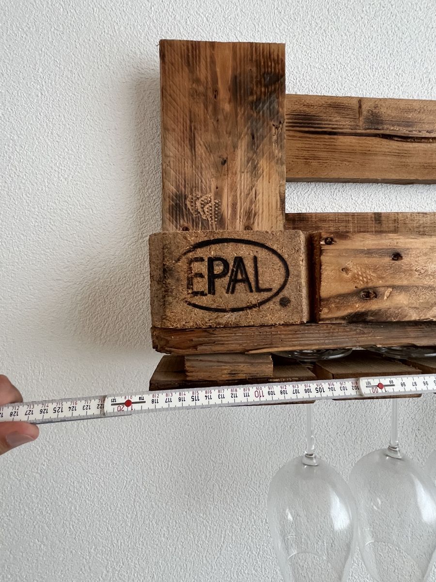 Fixations: Wein oder Whiskyregal aus Holz mit Glashalter – D'occasion à Kägiswil par Sachsler 2