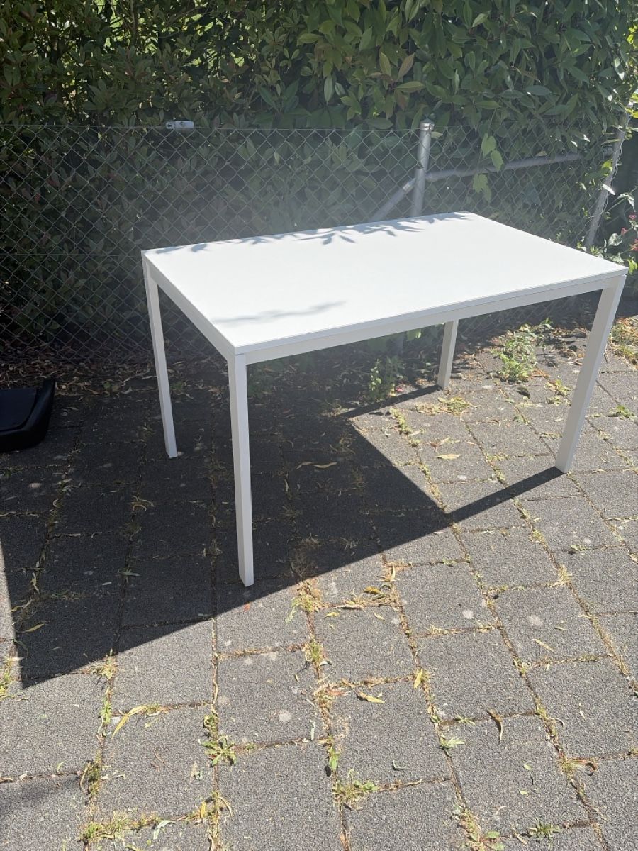 Scrivanie: Ikea tisch – Usato da Riedholz venduto da abr_5dn9