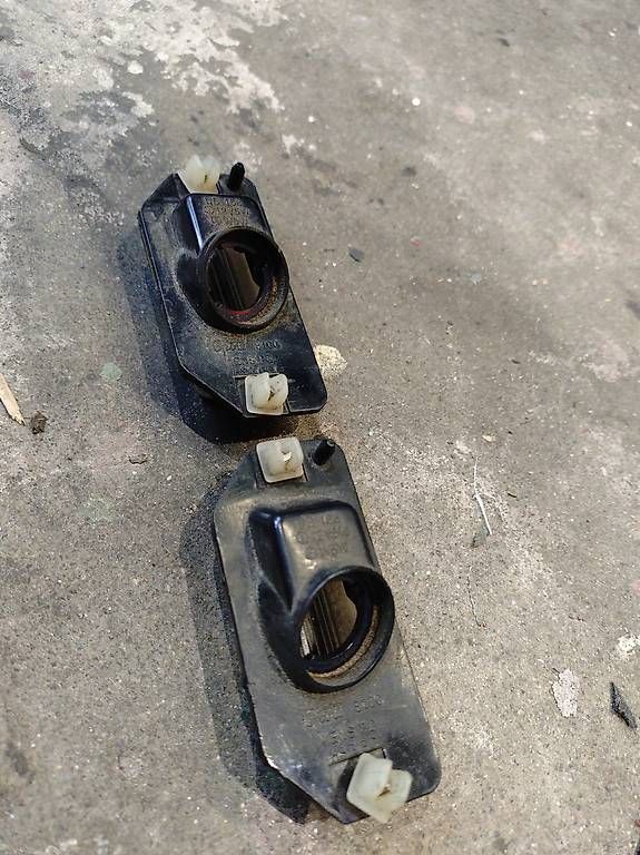 Tutti pezzi di ricambio auto: Mitsubishi Eclipse 2G D30 Kennzeichenbeleuchtung – Usato da Dachsen venduto da PhantomDMOD 1