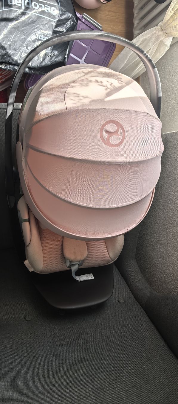 Cybex Seggiolini per auto: Cybex Babyschale i-size +  Base i-size  – Usato da Murten venduto da Musterschwiegersohn 1