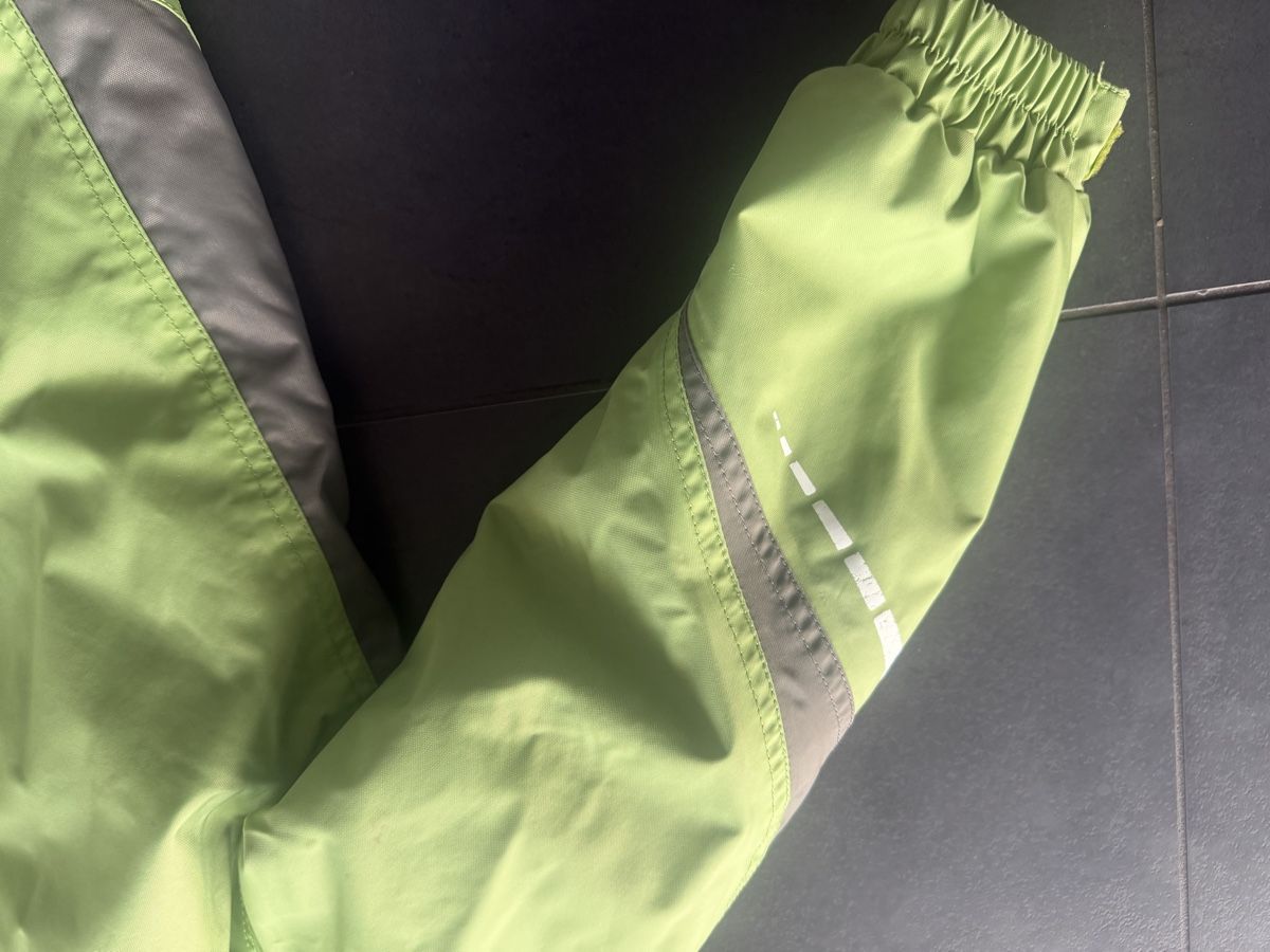 Reima Giacche & Cappotti: Reimajacke Gr. 128. Kleine löcher – Usato da Feldbrunnen venduto da cleo09 5