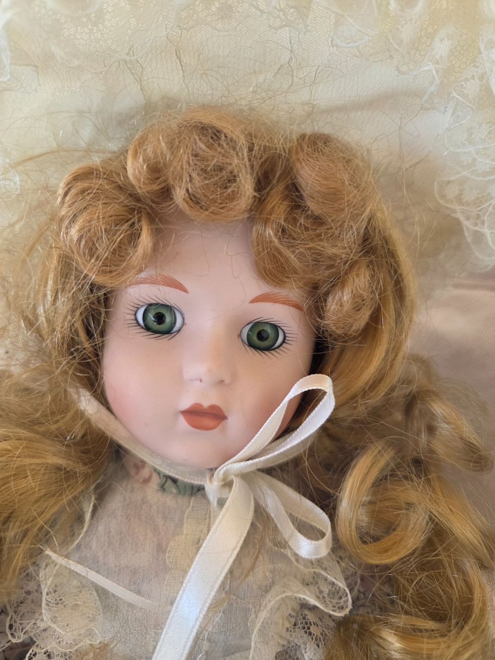 Bambole: Puppe mit Porzelangesicht – Usato da Lostorf venduto da Mugi_82 1