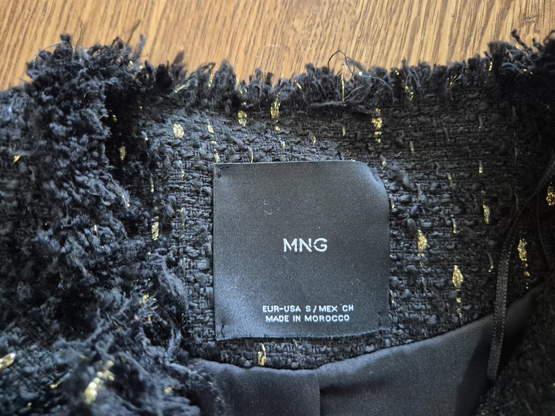Mango Giacche: NEW black and gold Mango blazer size S – Nuovo (secondo la descrizione) da Zürich venduto da monadiederich 1