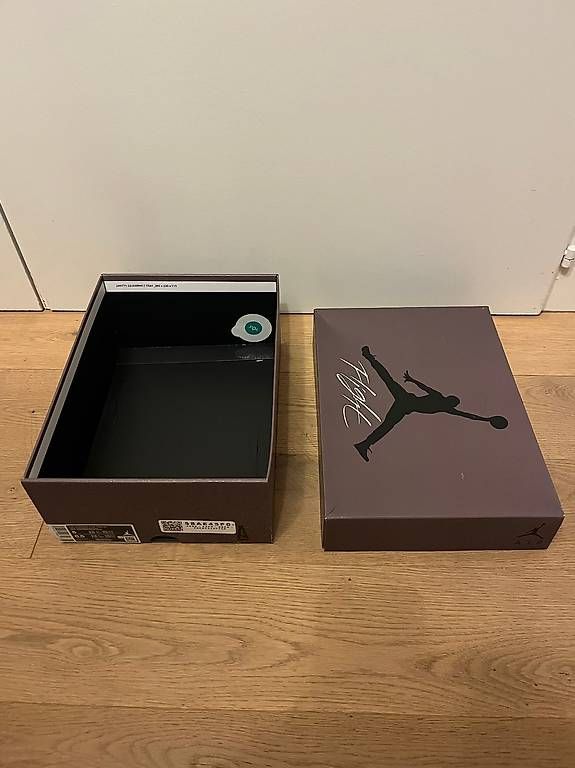 Scarpe da donna: Jordan 4 "A Ma Manière" : 37,5 EU – Nuovo (secondo la descrizione) da Epalinges venduto da chaya_78 3