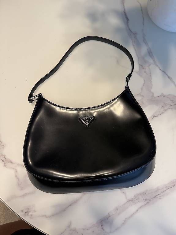 Prada Taschen für Damen: Prada Cleo Medium – Gebraucht aus Fribourg von jan_jgw6