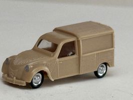GB3- EKO Citroen 2 CV Kasten beige