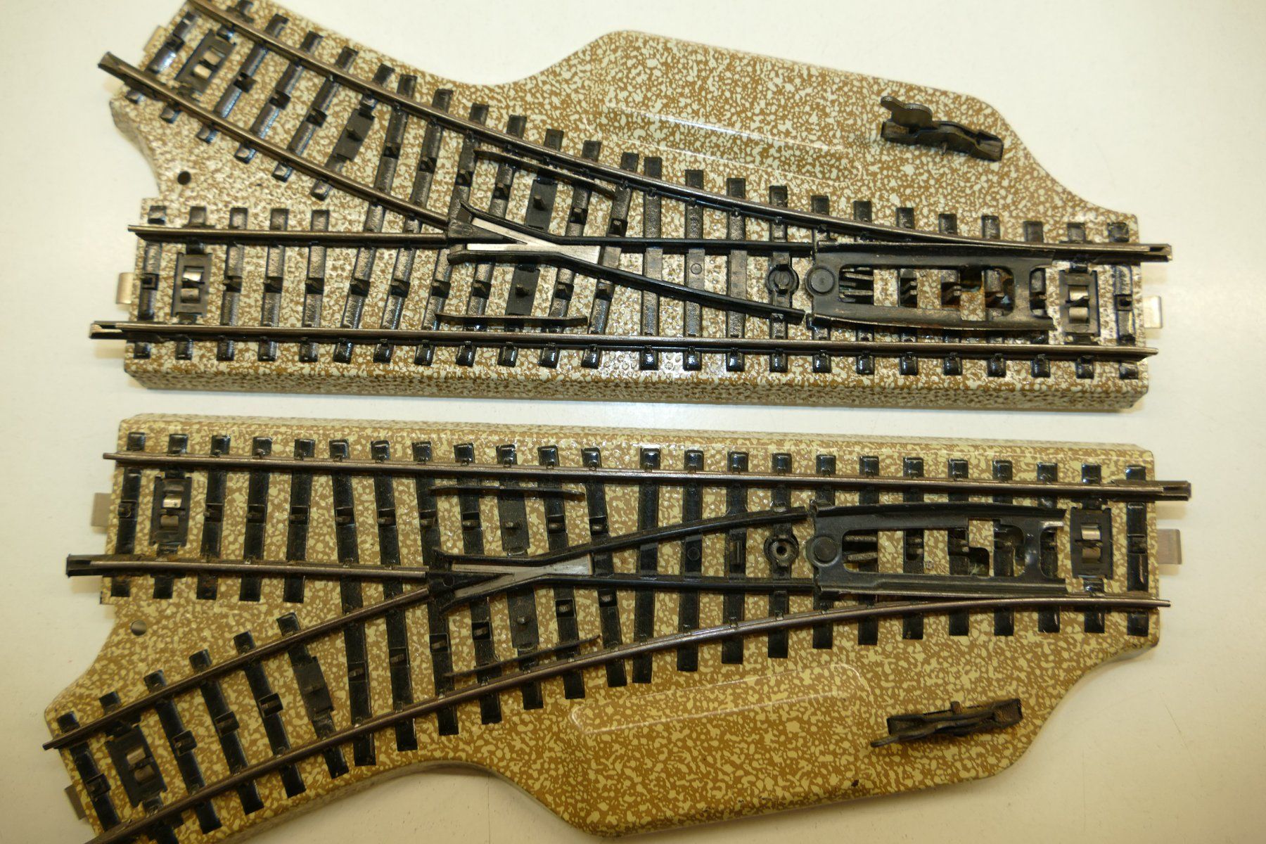 Märklin Modelleisenbahnen: Märklin H0: M-Gleis Handweichenpaar 1 – Gebraucht aus Niederhasli von rail-duerst 1