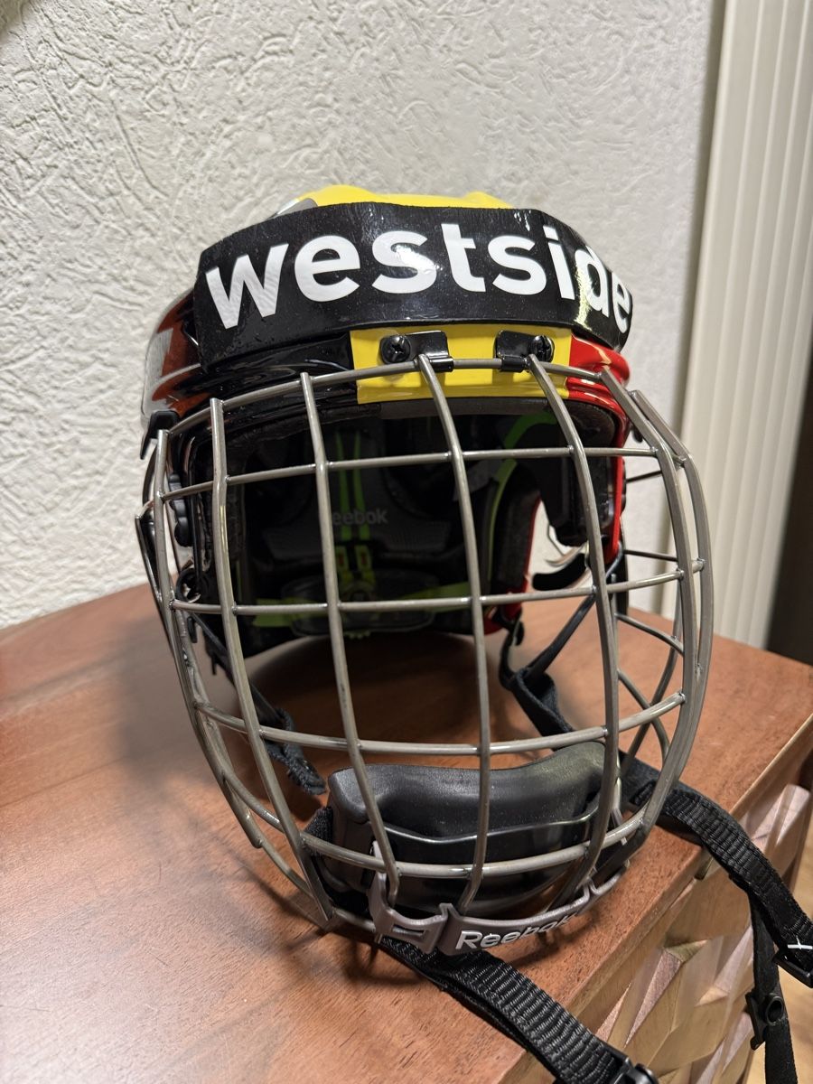 Reebok Caschi: Reebok Eishockey Helm mit Gitter - SCB Fan-Edition – Usato da Seedorf BE venduto da the_wd2t 1