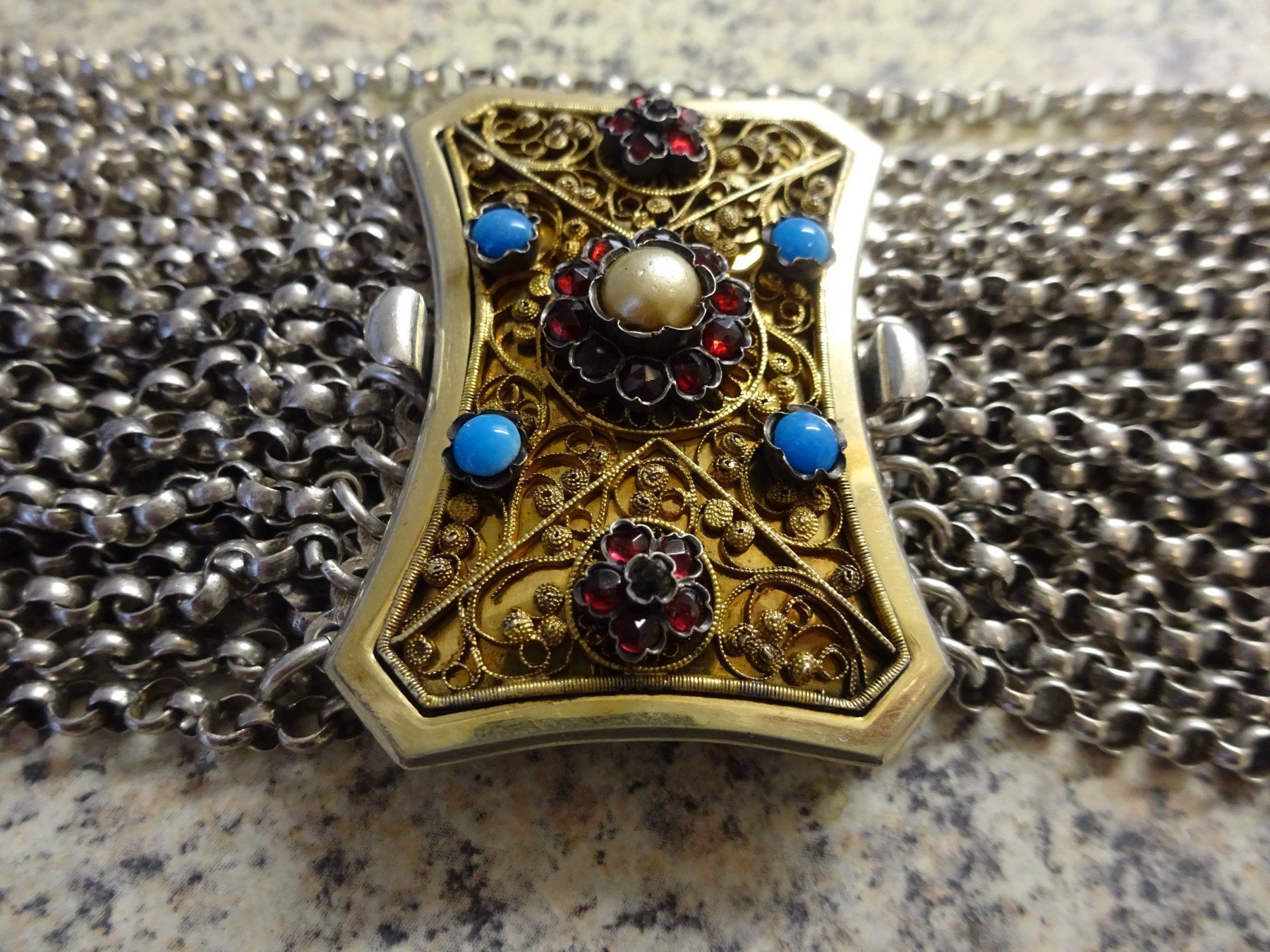 Catenine: Halsband / Bayern Dirndl – Usato da Esslingen venduto da FetteSchnecke 5
