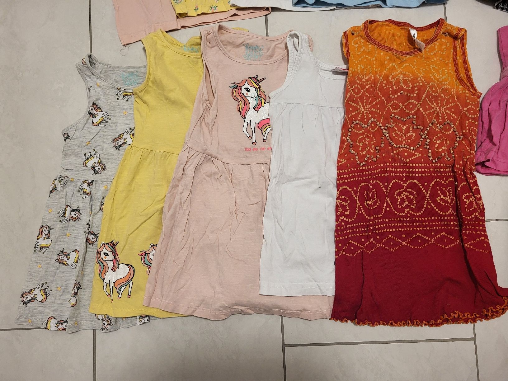 Lotti & Set di vestiti: Kleiderpaket Grösse 104 – Usato da Oberwangen TG venduto da Murmel82 2