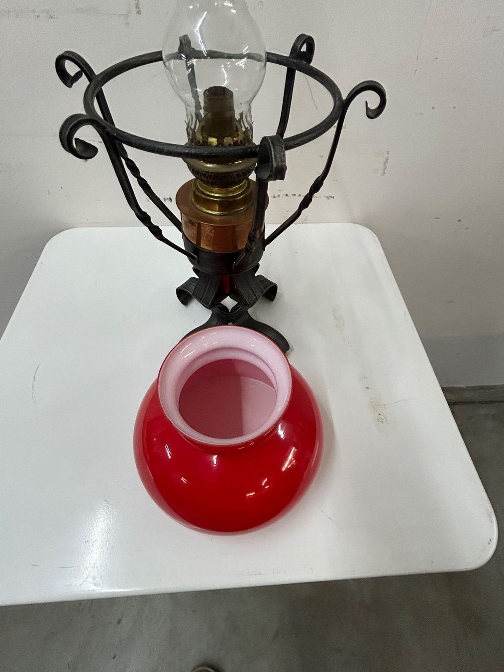 Lampade: Petrollampe aus Eisen Messing und Glas – Usato da Zürich venduto da Levelart 6