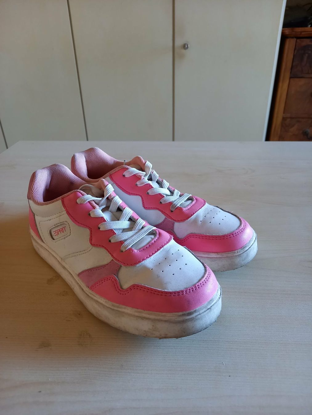 Scarpe per ragazze: Esprit Mädchen Turnschuhe, Grösse 35, Pink/Weiss, – Usato da Möhlin venduto da Simba4871
