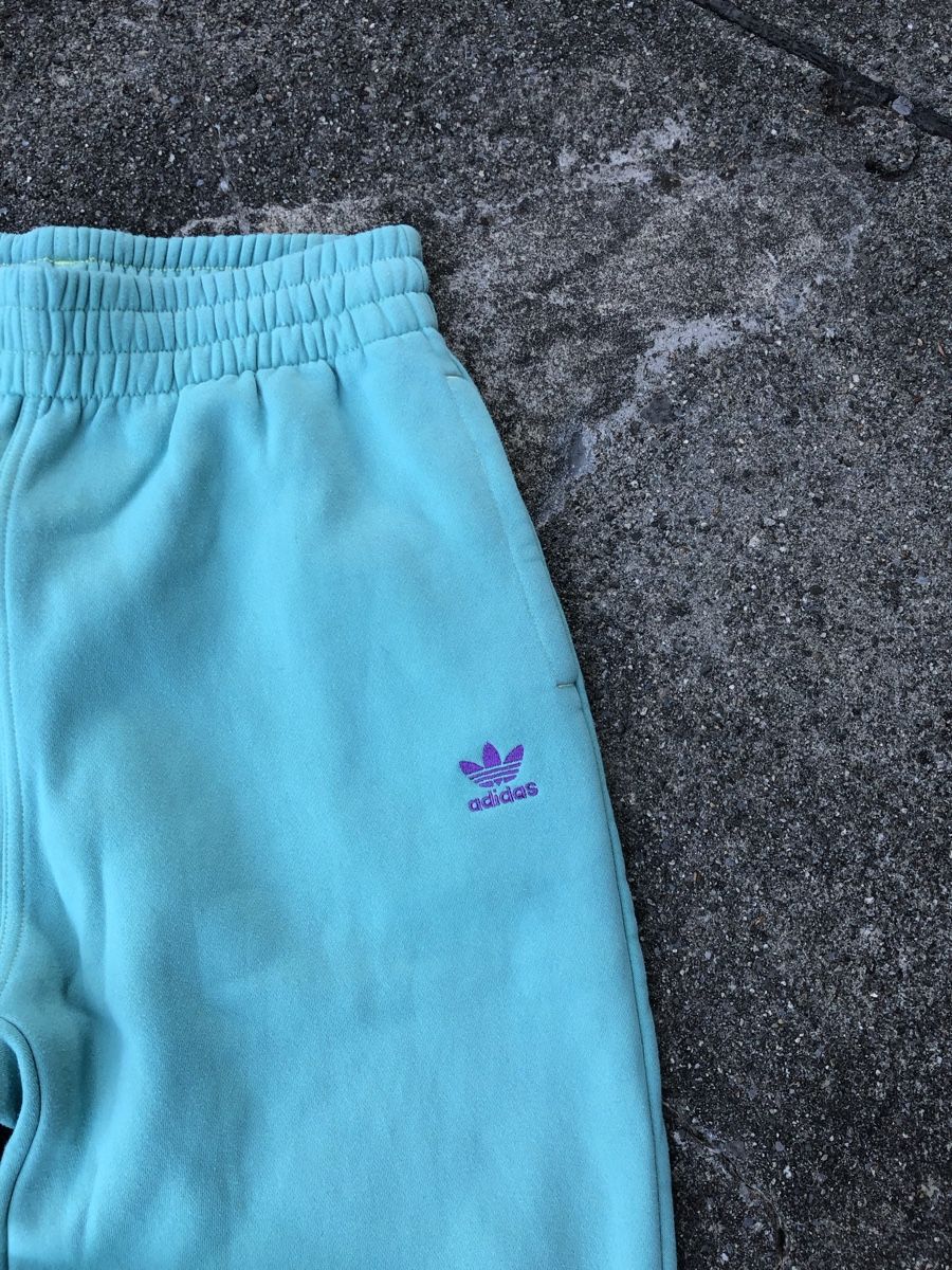 Adidas Pantalons: Adidas Trainerhosen – D'occasion à Fribourg par ann_l9b7 1