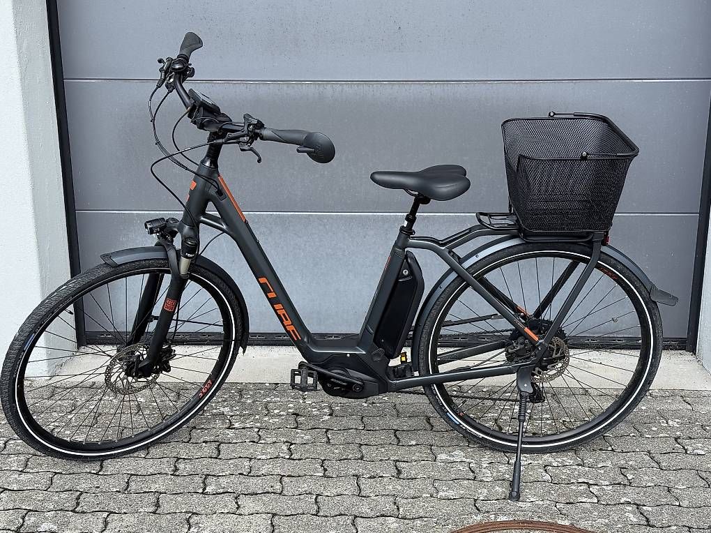 Cube Vélos: Gepflegtes Damen-e-TrekkingBike CUBE – D'occasion à Bettwiesen par rene-jost
