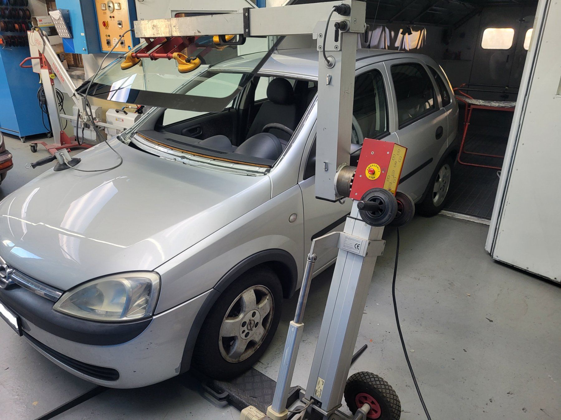 Tutte le macchine: Robot Pose Pare-brise – Usato da Fully venduto da Luvi 5