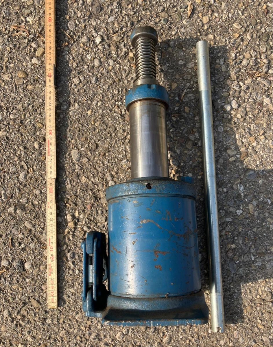 Tutti gli attrezzi: Stempelheber mit Hydraulik 12 t – Usato da Waldstatt venduto da Cremschnitte