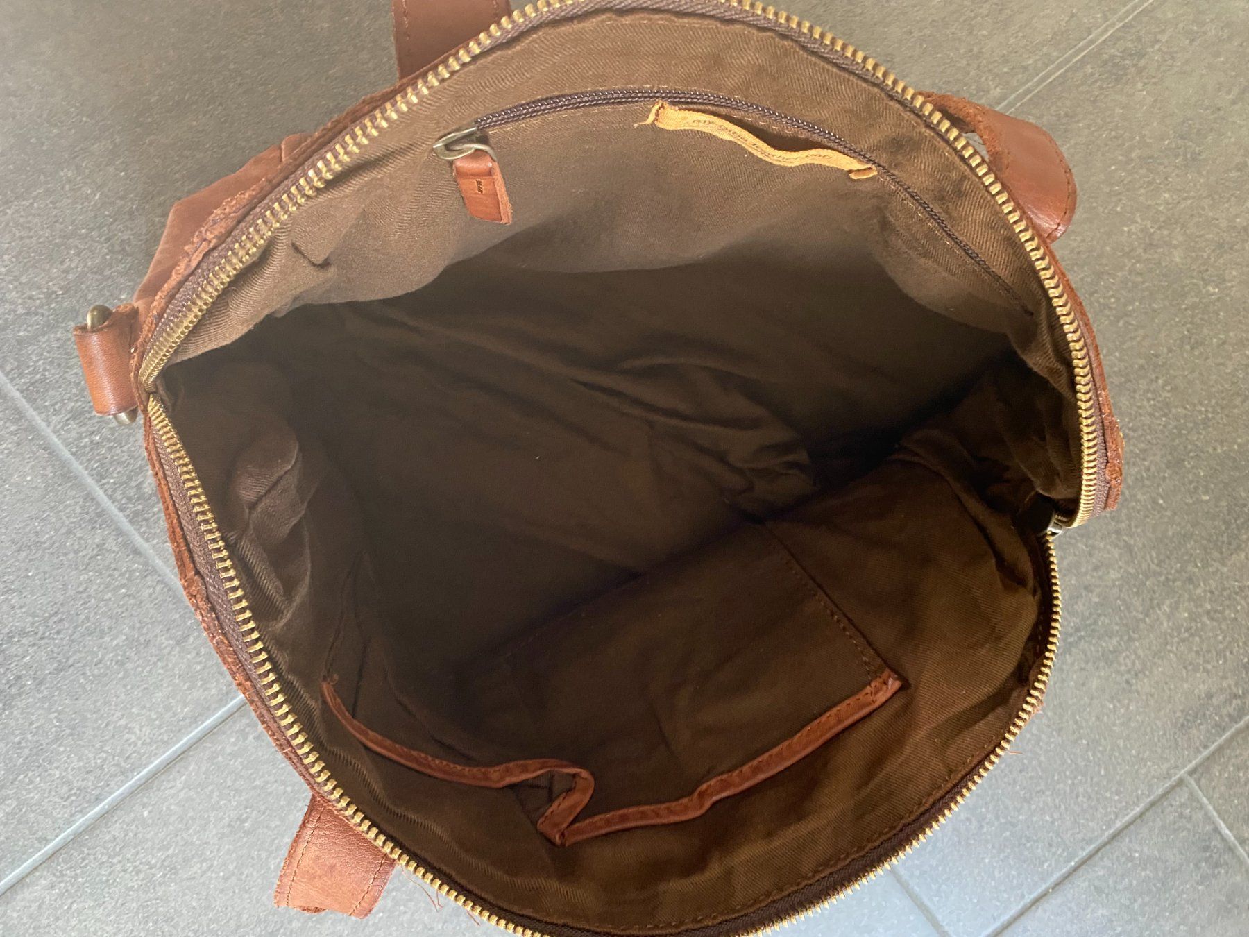 Borse da donna: Handtasche - Leder - 3 Innen- + 1 Aussenfächer mit Reissvers – Usato da Niederrohrdorf venduto da park5 2