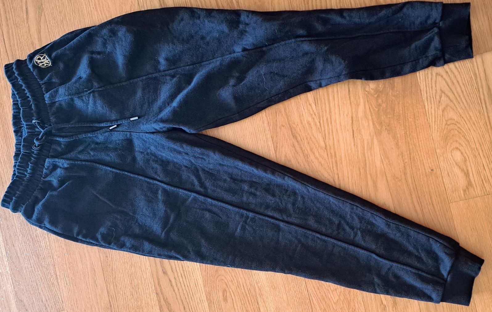 Pantaloni: Schwarze Jogging-/Trainerhose – Usato da Seengen venduto da ja6_65wp