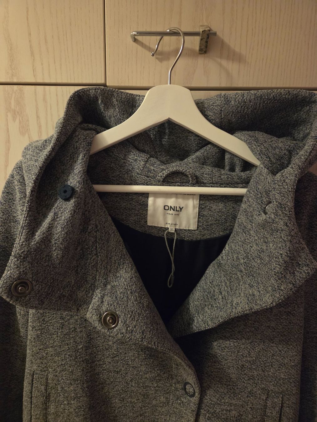 Only Giacche: Only Übergangsjacke mit Kapuze – Usato da Gelterkinden venduto da Cel07 1