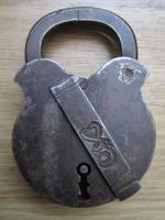 Antikes Vorhängeschloss geschmiedet