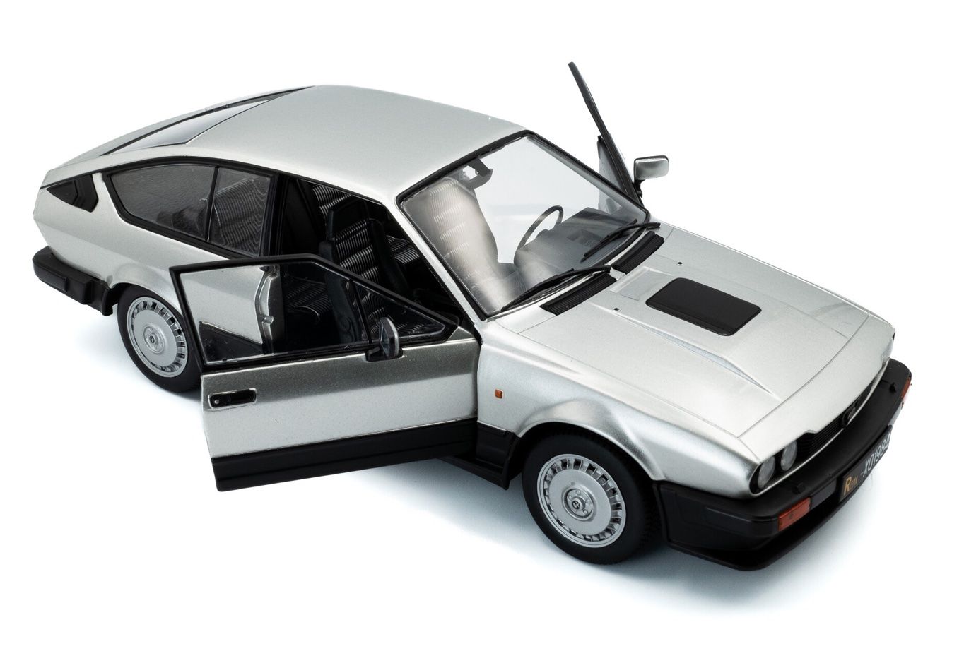 Alfa Romeo Modellini d'auto: Alfa Romeo GTV6 Solido 1:18 – Nuovo e nell'imballaggio originale da Luzern venduto da aa43modelcars-Luzern 1