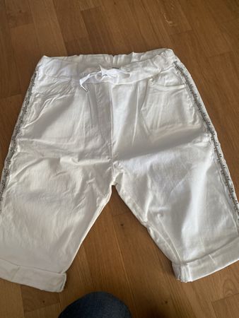 Shorts Grösse 36 Weiss mit Strass Steinen