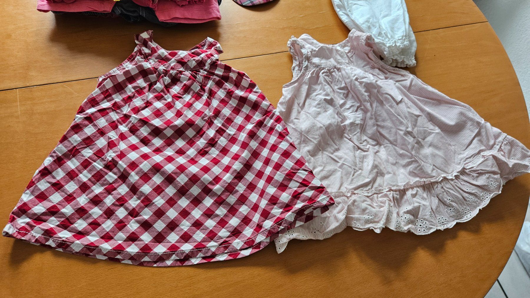 Lotti & Set di vestiti: Mädchen Kleiderpaket Grösse 80 mit 14 Teilen – Usato da Wyssachen venduto da yvo_xv28 1