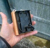 antikes TÜRSCHLOSS m SCHLÜSSEL auf Holz montiert 1