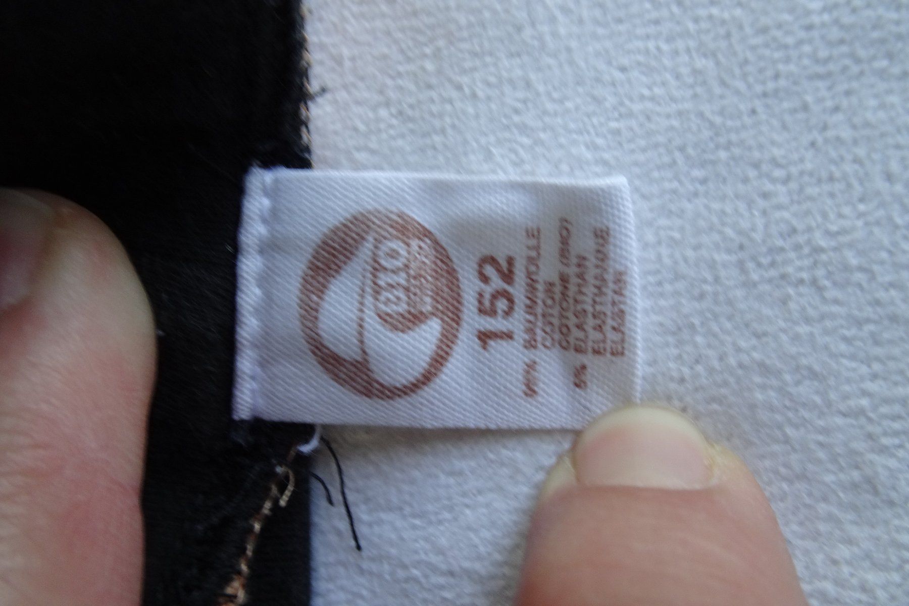 Pantaloni: kurze Hosen lachsorange Gr. 152 – Usato da Strengelbach venduto da schmetterling20 3