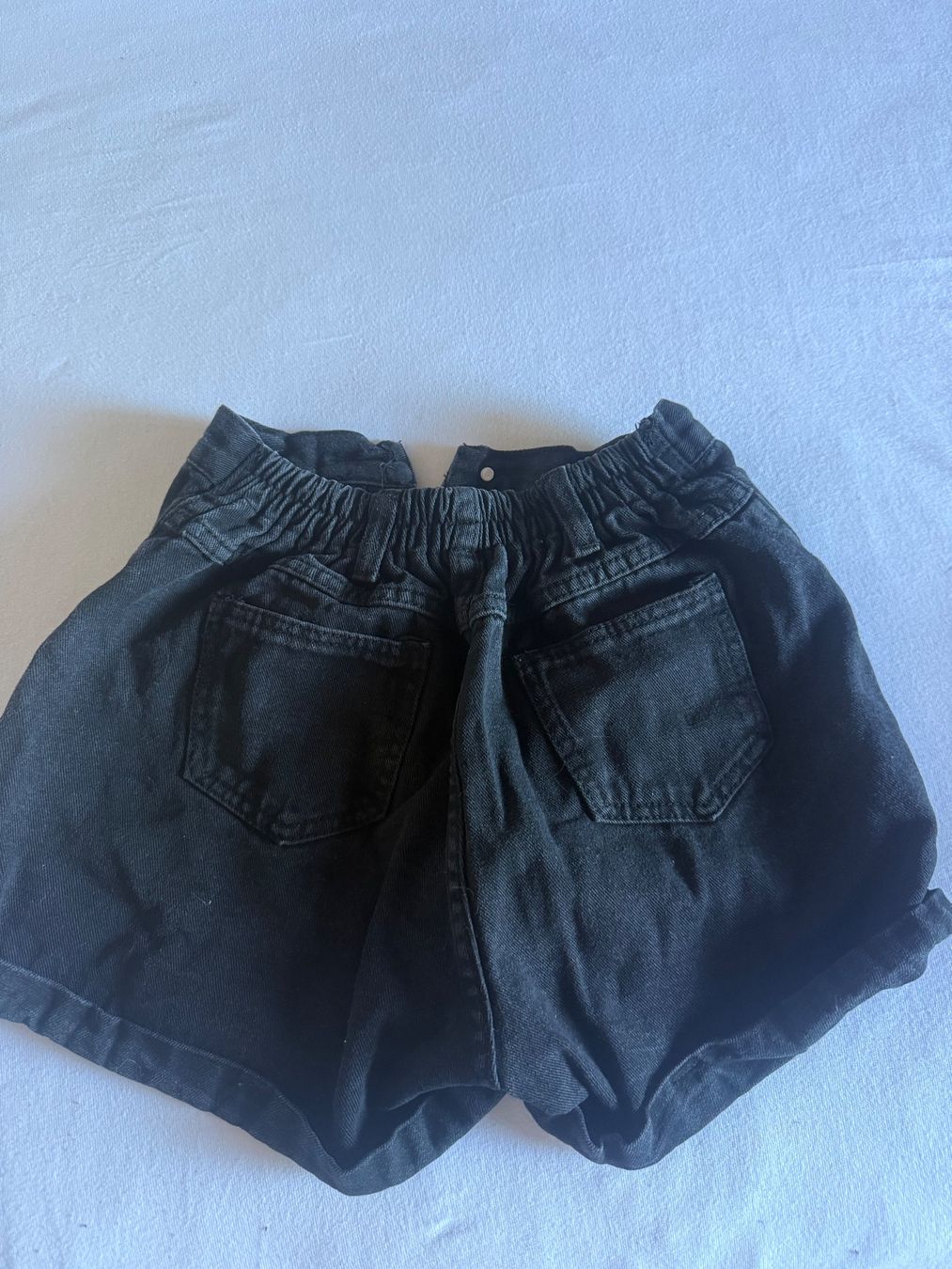 H&M Pantaloni: Schwarze Shorts – Usato da Laupen BE venduto da Alina_aaee 1