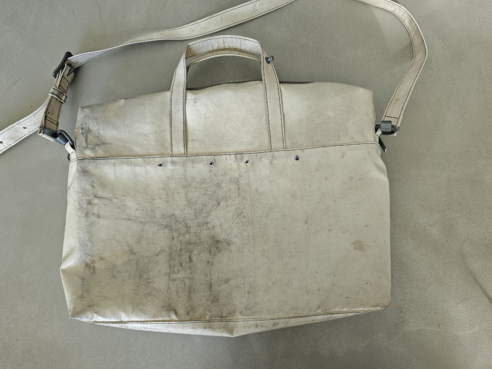 Freitag Taschen: Freitag Reference Hoffmann, weiss – Gebraucht aus Windisch von this-and-that 1