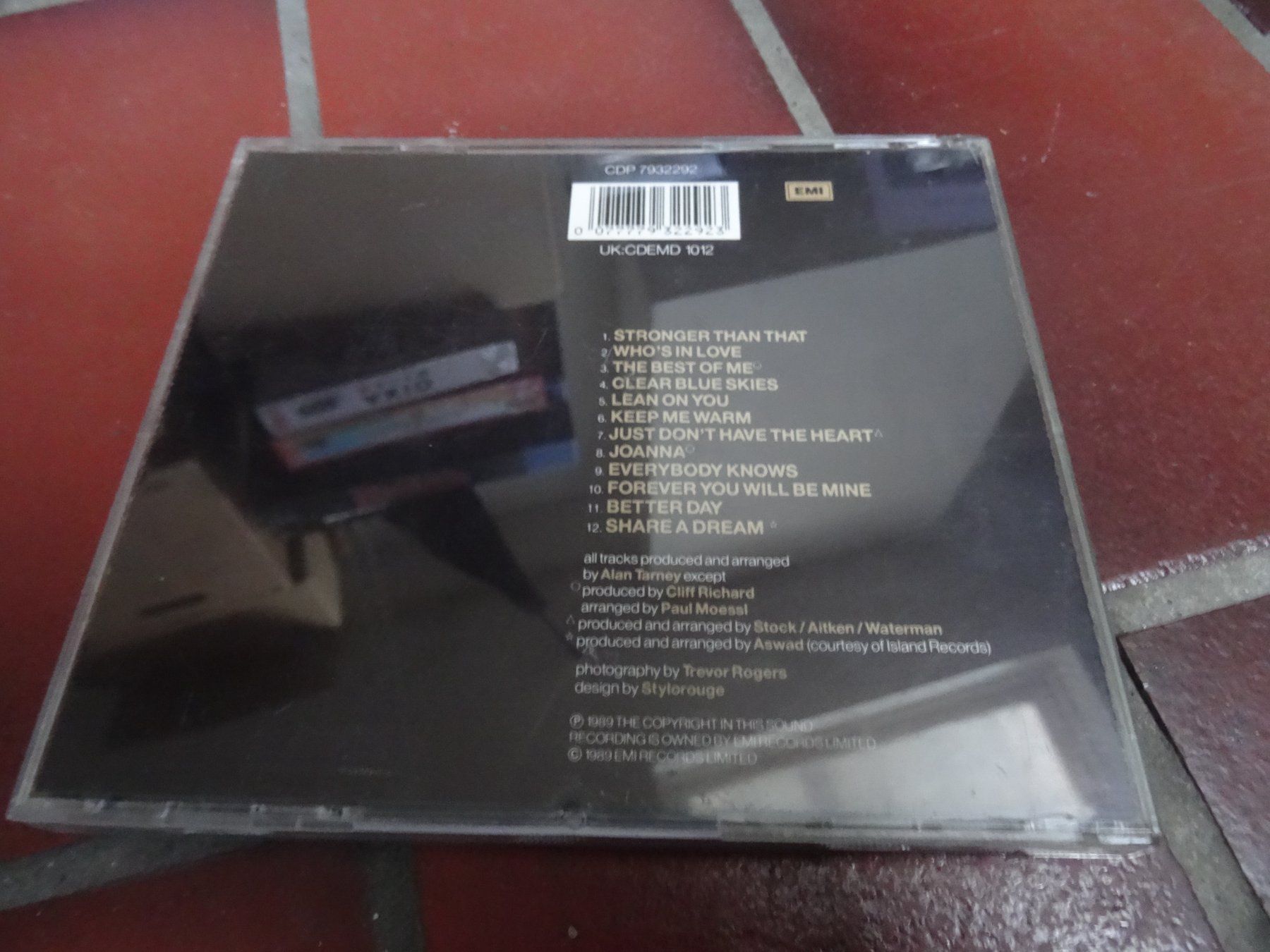 CDs: Cliff Ricahrd - Stronger CD – Gebraucht aus Olten von Disc-Ausverkauf 1