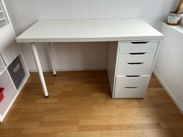 Schreibtisch mit Schubladen