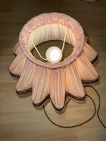 Elegante Vintage Lampe, spezieller Lampenschirm mit Spitzen