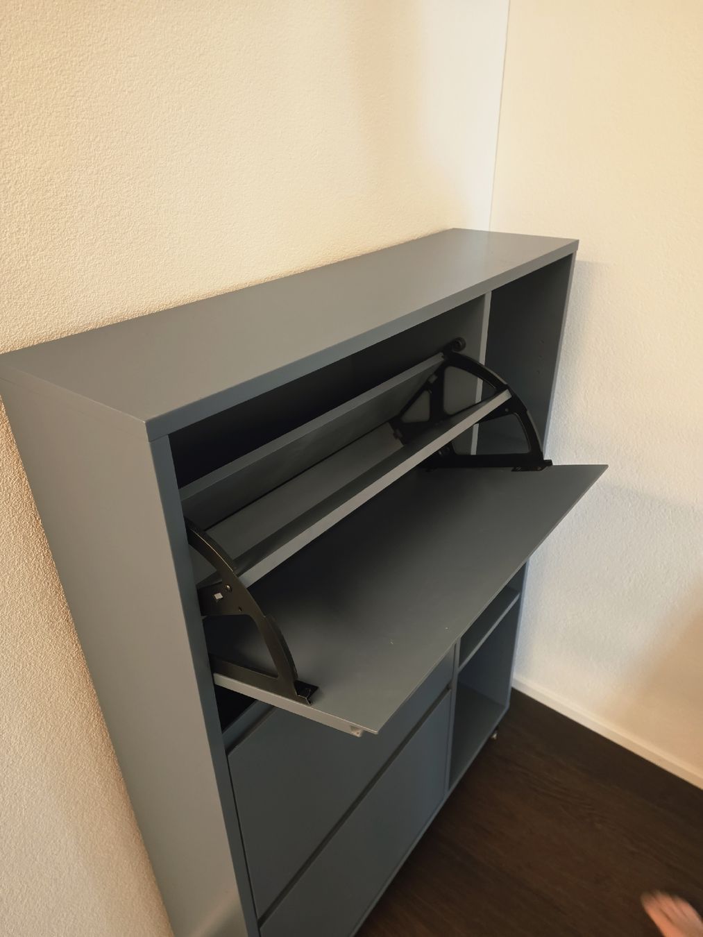 Armadi: Schuhschrank Schieferblau – Usato da Winterthur venduto da LinardBarth 1