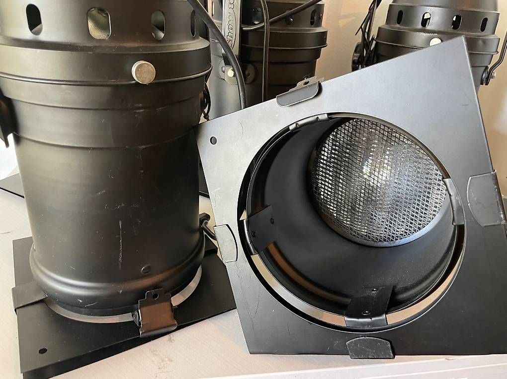 Lampade: 5 Studiolampen ShowTec PAR 64 can – Usato da Ittigen venduto da son_w9mz 1