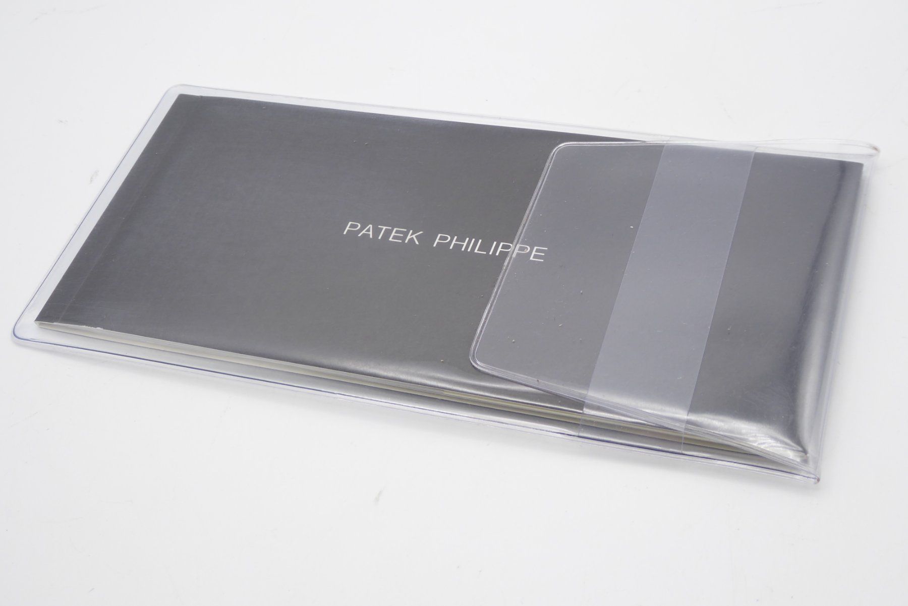 Patek Philippe Orologi: Patek Philippe Nautilus Booklet Vintage set 12.73 – Usato da Geneve venduto da adr_xk6n