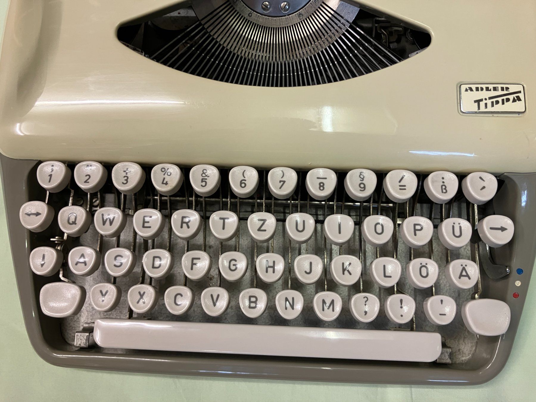 Adler Macchine da scrivere: ADLER TIPPA SCHREIBMASCHINE – Usato da Hombrechtikon venduto da rennurb5 6